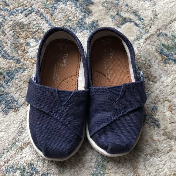 Toms and Nike size 5 & 5.5 - Picture 2 of 5